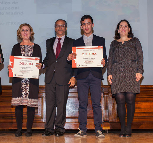 recibiendo diplomas madrid 2016