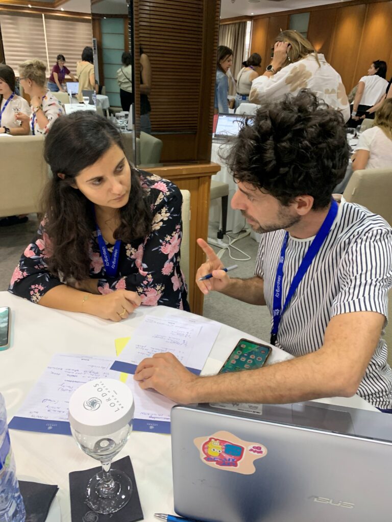 Foto profesorado trabajando seminario Chipre