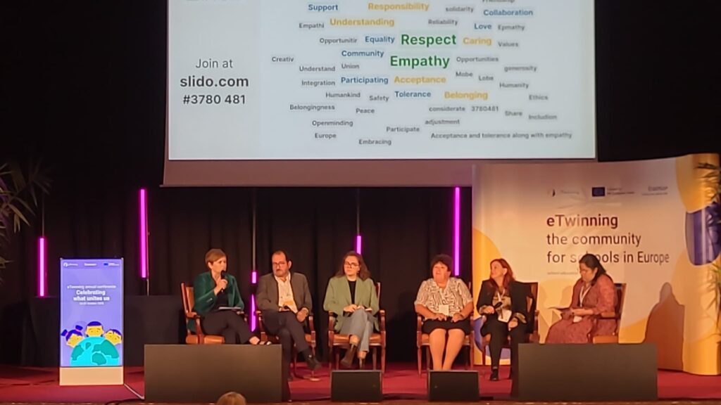 Fotografía conferencia anual mesa redonda